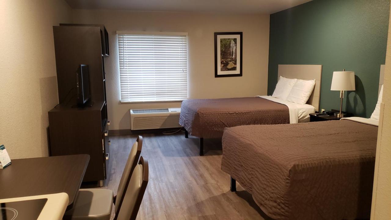 Woodspring Kansas Mission Hotel