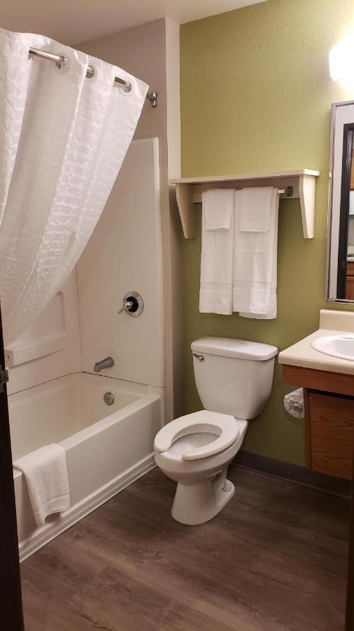 Woodspring Kansas Mission Hotel Merriam